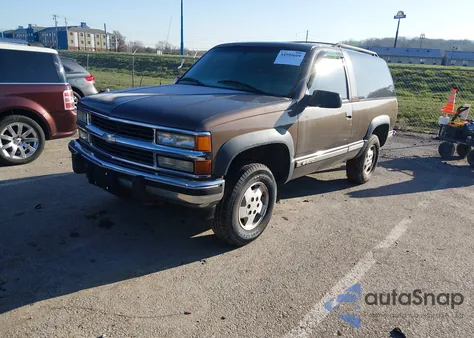 1997 Chevrolet Tahoe z USA, uszkodzony, nr VIN 3GNEK18R9VG160736